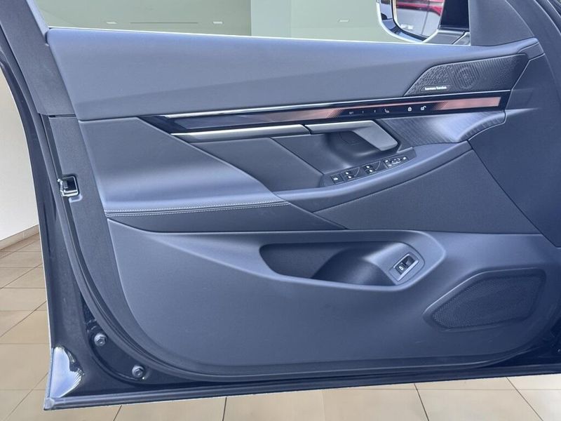 2025 BMW i5 xDrive40Image 18