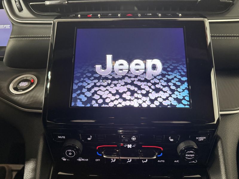 Used 2024 Jeep Grand Cherokee L LaredoImage 29