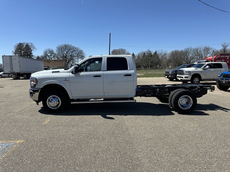 2024 RAM 3500 Tradesman Crew Cab Chassis 4x4 60