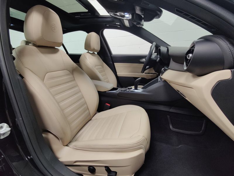 2023 Alfa Romeo Giulia Lusso AWD w/Activ AsstImage 4