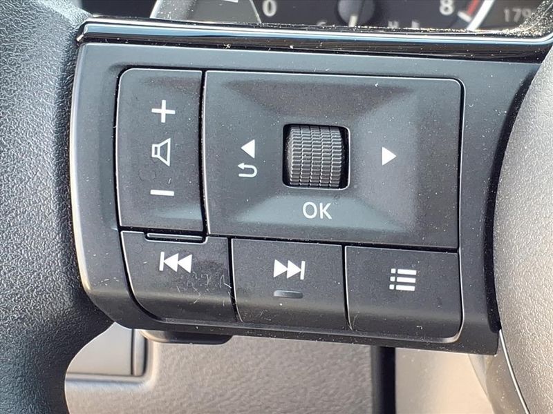 Used 2023 Nissan Rogue SVImage 19