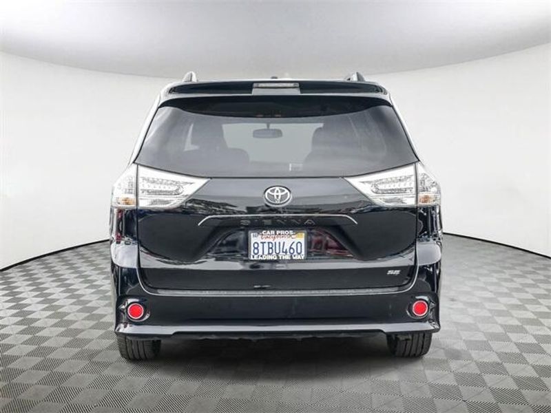 Used 2017 Toyota Sienna SEImage 7