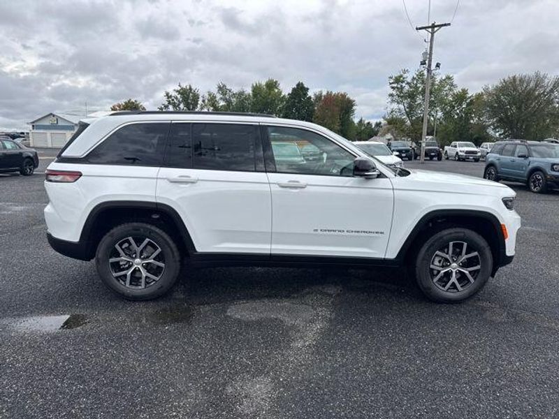 2025 Jeep Grand Cherokee Limited photo 4