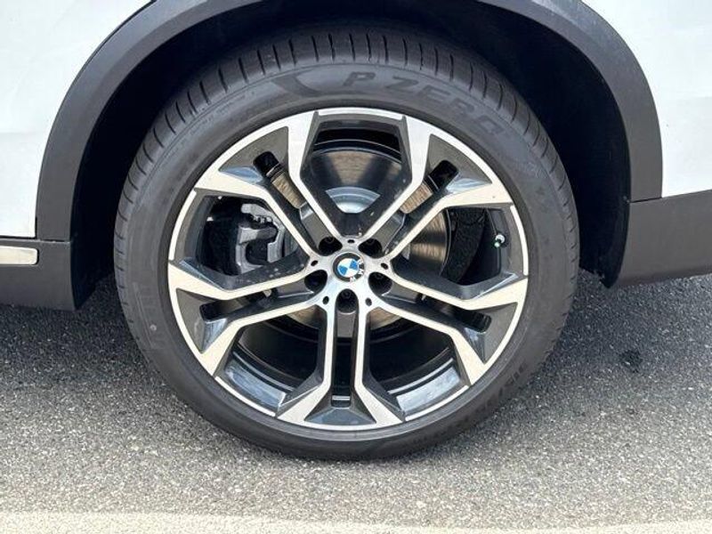 New 2026 BMW X5 sDrive40iImage 14