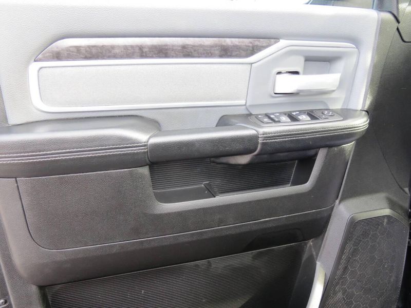 Used 2022 RAM 3500 Big Horn 4x4 4dr Crew Cab 6.3 ft. SB SRW PickupImage 17