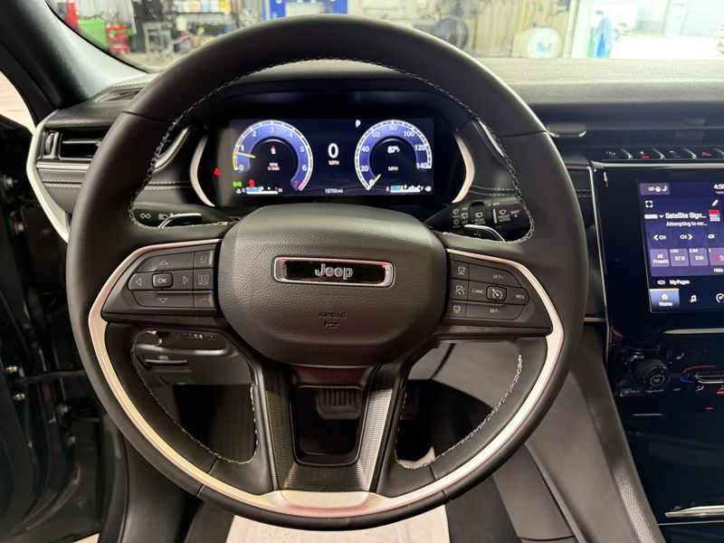 Used 2025 Jeep Grand Cherokee L LaredoImage 20