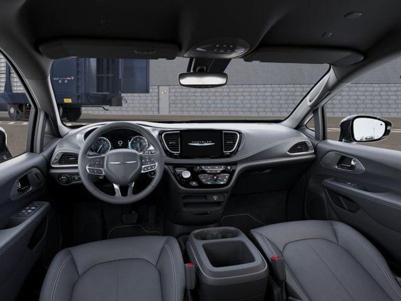 New 2026 Chrysler Pacifica SelectImage 14