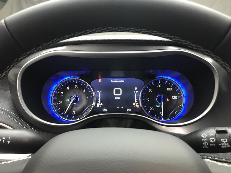 New 2026 Chrysler Pacifica SelectImage 5