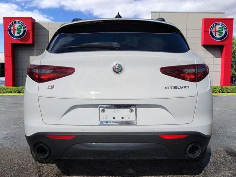 2022 Alfa Romeo Stelvio Sprint photo 4