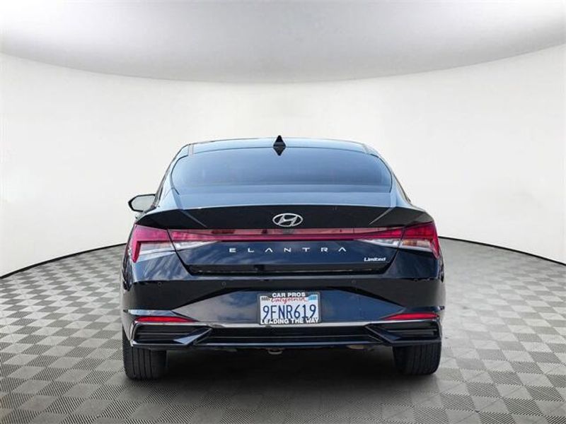 2023 Hyundai Elantra LimitedImage 7