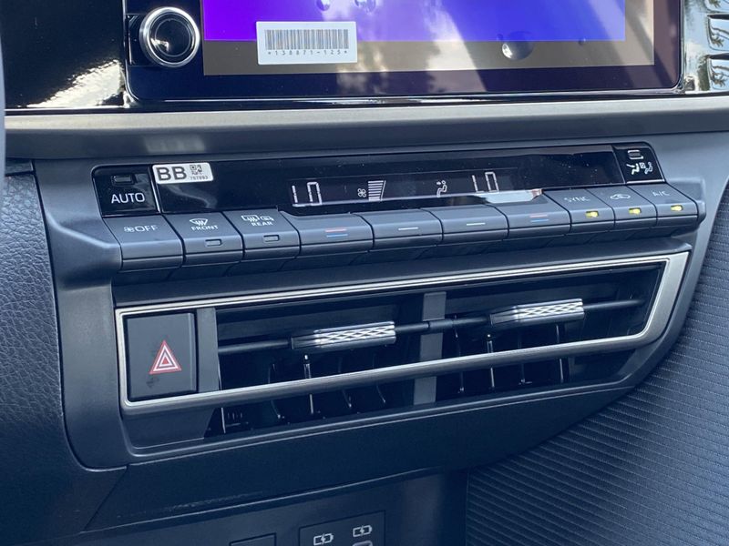 New 2025 Toyota Camry SEImage 17