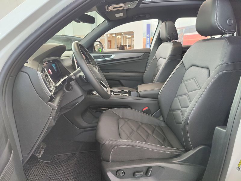 2025 Volkswagen Atlas Cross Sport SE AWD w/Technology/SunroofImage 14