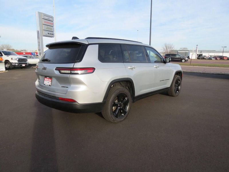 2022 Jeep Grand Cherokee L Limited 4x4 4dr SUV in a Gray exterior color and Taninterior. Militello Motors ​507-200-4344 militellomotors.net 