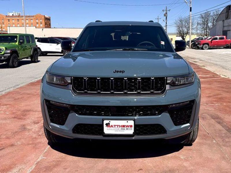 New 2026 Jeep Grand Cherokee L Limited Reserve 4x4Image 2