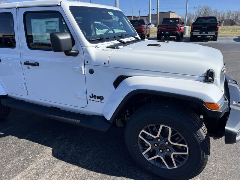 New 2026 Jeep Wrangler 4-door SaharaImage 4