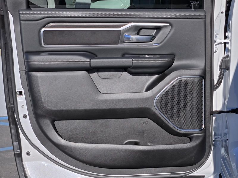 New 2026 RAM 1500 Laramie Crew Cab 4x2 5'7' Box