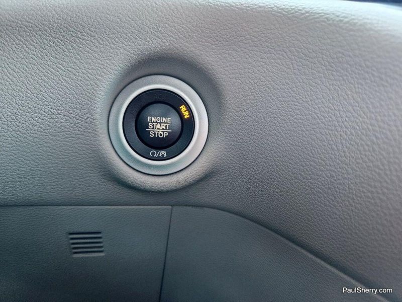 2022 Chrysler Voyager LXImage 47