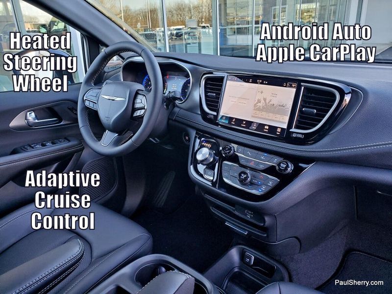 New 2026 Chrysler Pacifica Select