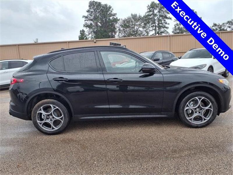 2025 Alfa Romeo Stelvio Image 5