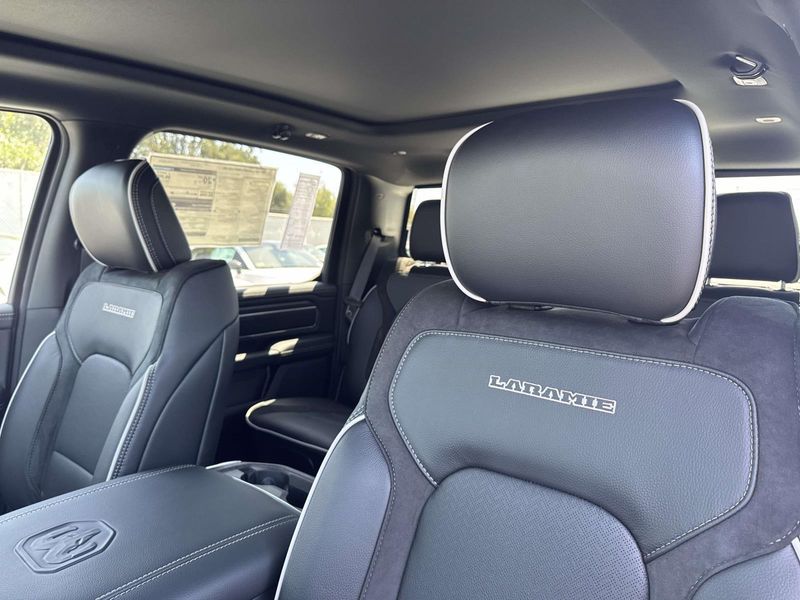 New 2026 RAM 1500 Laramie Crew Cab 4x2 5'7' Box