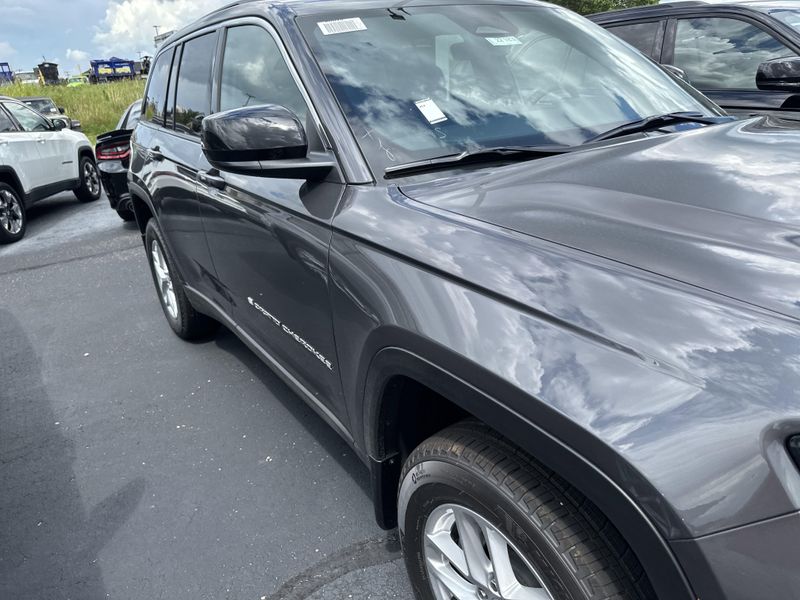 New 2025 Jeep Grand Cherokee Laredo X 4x4Image 4