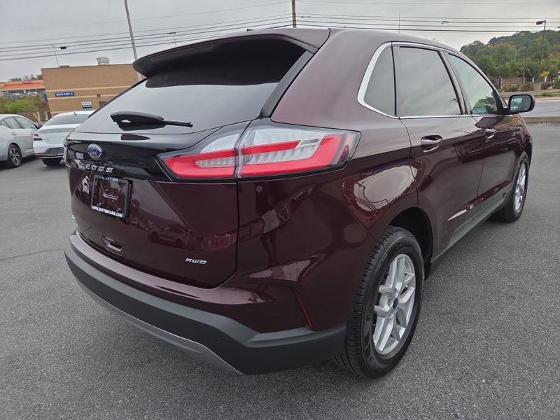 2022 Ford Edge SEL photo 3