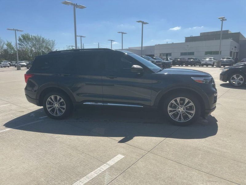 Used 2023 Ford Explorer XLTImage 4