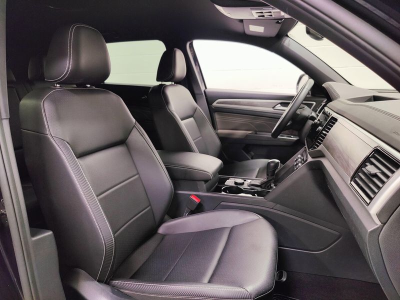 Used 2023 Volkswagen Atlas Cross Sport AWD V6 SE w/TechnologyImage 6