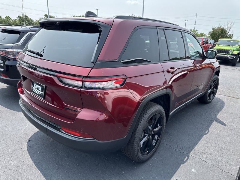 New 2025 Jeep Grand Cherokee Limited 4x4Image 7