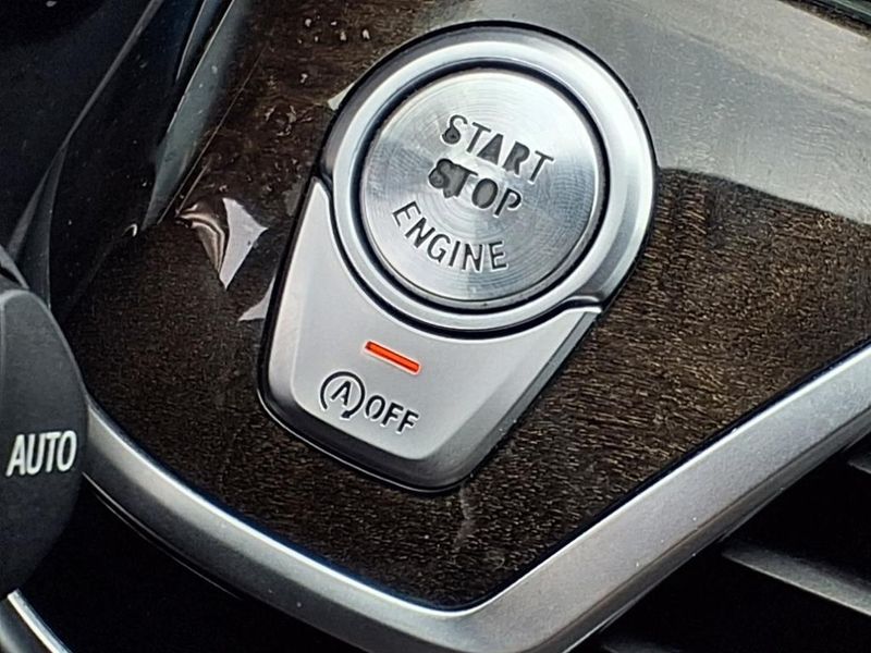 2016 BMW 7 Series 750iImage 6