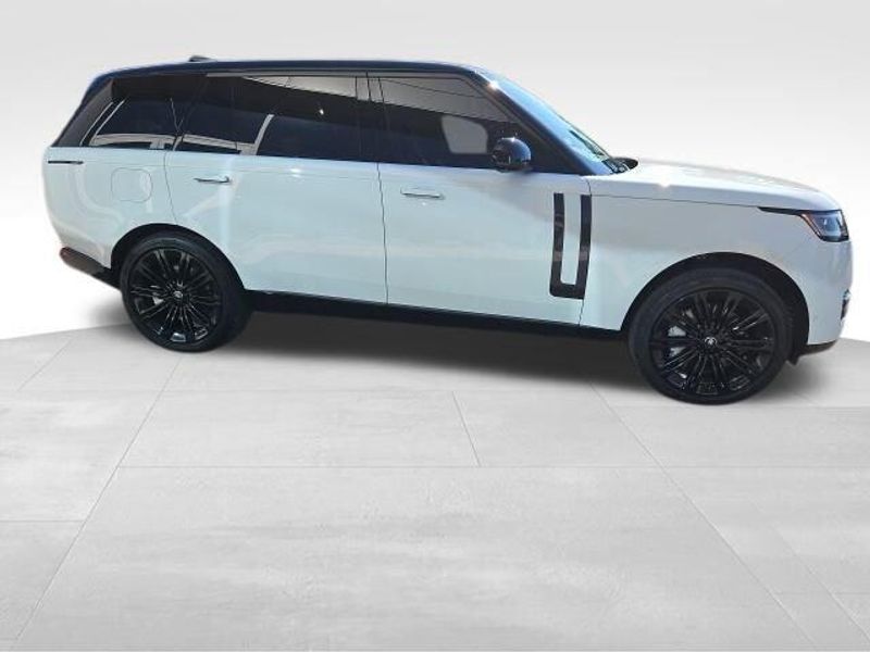 Used 2025 Land Rover Range Rover SE