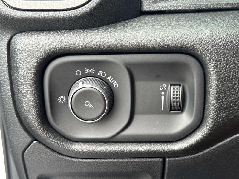 New 2026 RAM 1500 Tradesman Crew Cab 4x4 5'7' Box