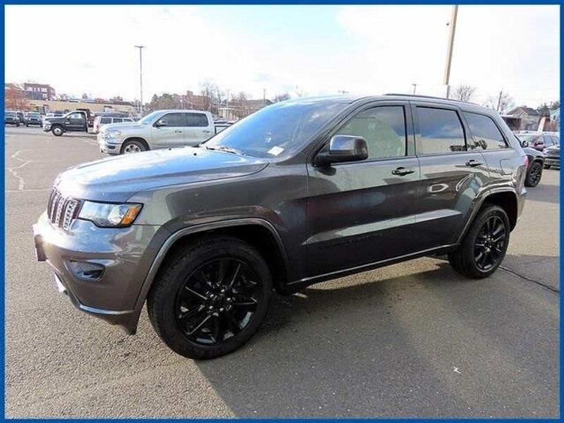 2017 Jeep Grand Cherokee AltitudeImage 1