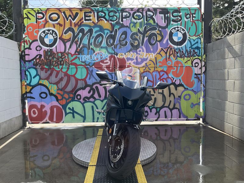 New 2025 Yamaha YZF-R7 Image 2