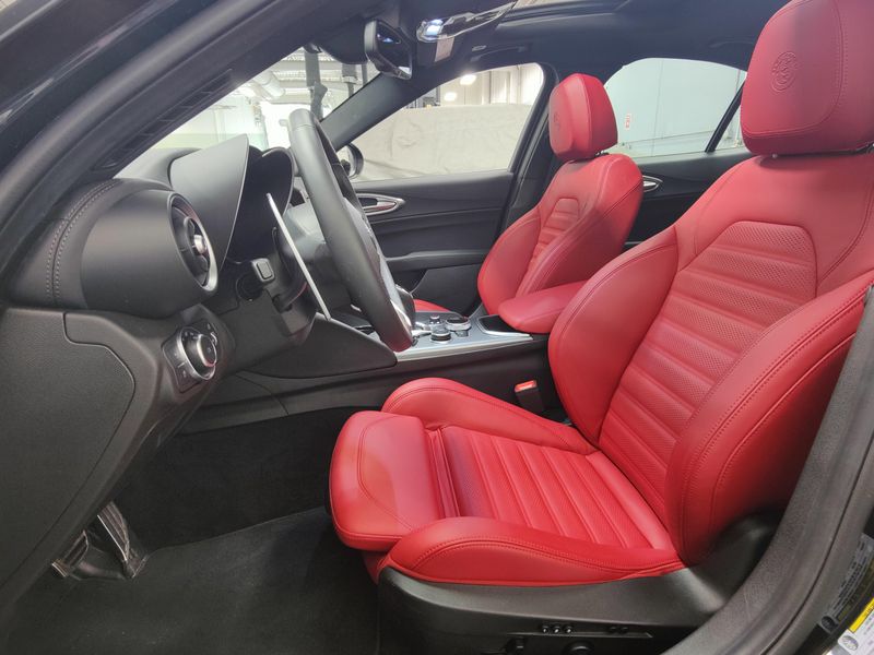 2024 Alfa Romeo Giulia Veloce AWD w/Sunroof/NAV/Activ AsstImage 18