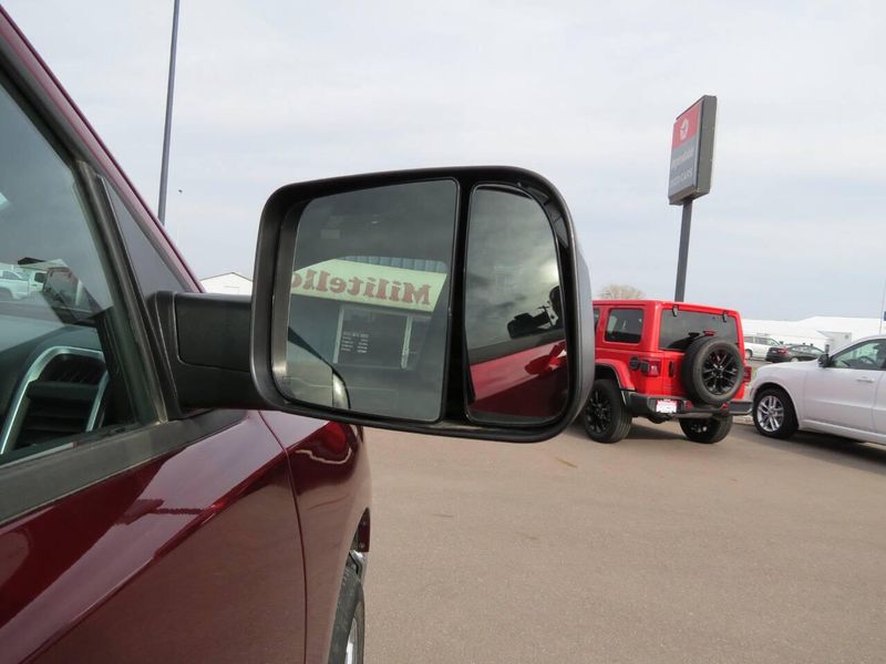 Used 2023 RAM 1500 Big Horn 4x4 4dr Crew Cab 5.6 ft. SB PickupImage 9