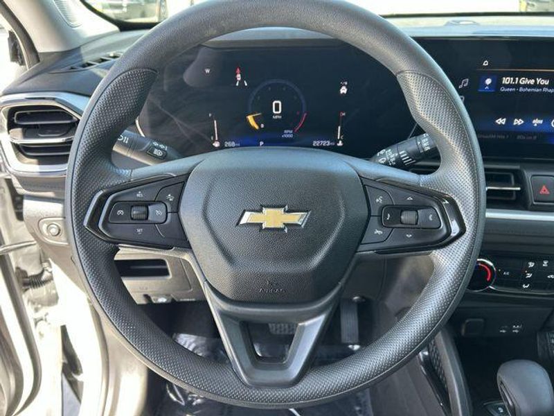 Used 2025 Chevrolet Trailblazer LSImage 21