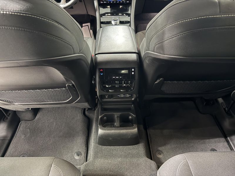 Used 2024 Jeep Grand Cherokee L LaredoImage 23