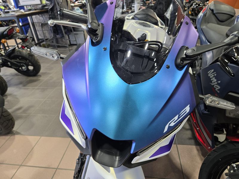 NEW 2025 YAMAHA YZFR3 ABS Image 11