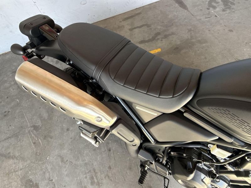 2025 Honda SCL500 Image 12
