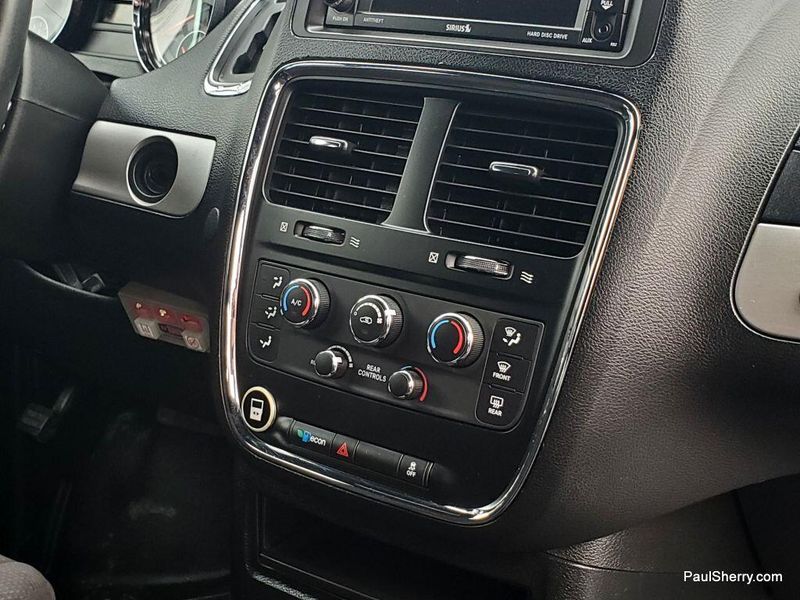 2014 Dodge Grand Caravan SXTImage 25