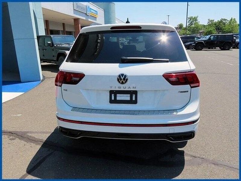 2022 Volkswagen Tiguan 2.0T SE R-Line BlackImage 6
