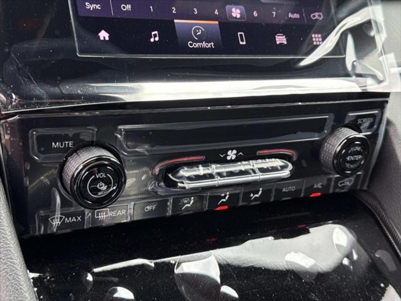 New 2026 Jeep Grand Cherokee Laredo 4x2