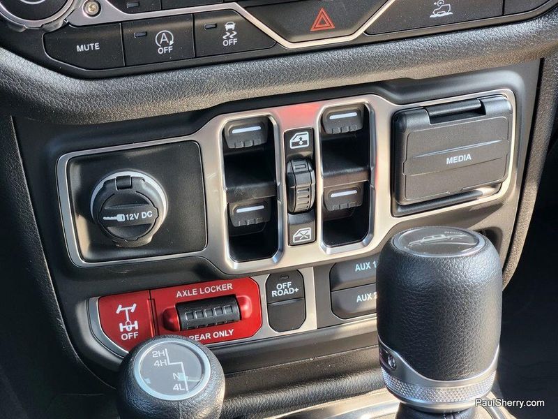 2025 Jeep Gladiator Willys photo 36