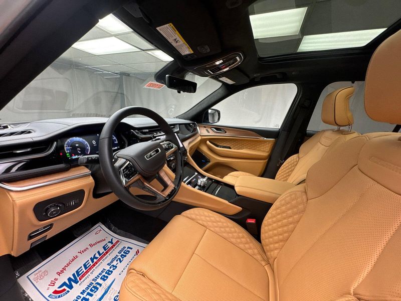 2025 Jeep Grand Cherokee Summit Reserve 4x4Image 9