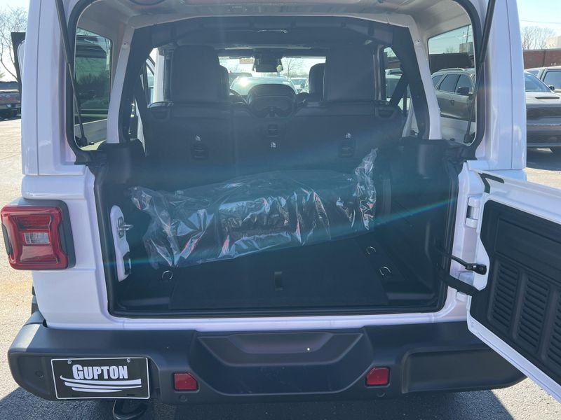 New 2026 Jeep Wrangler 4-door SaharaImage 22