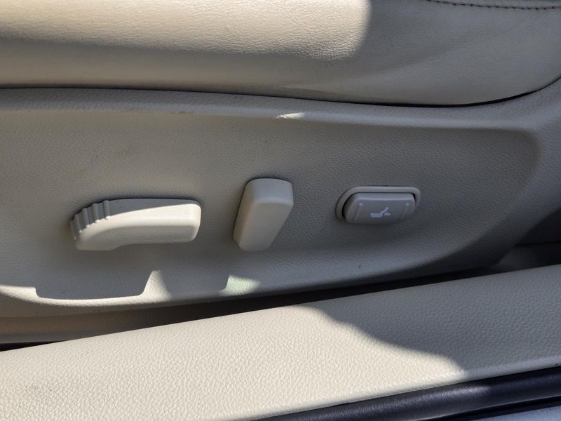 Used 2011 INFINITI G37 2dr Base