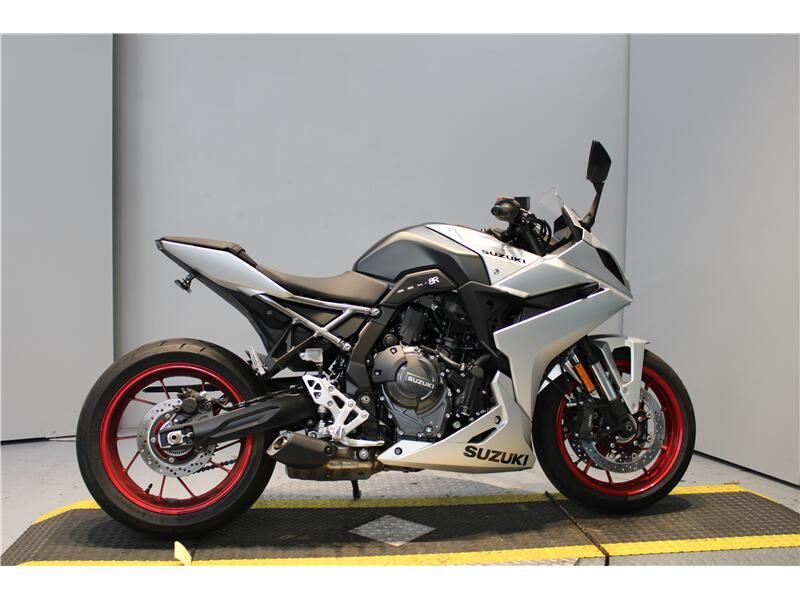2024 Suzuki GSX-800 Image 3