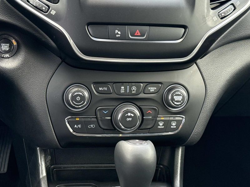 Used 2019 Jeep Cherokee Latitude Plus FWD