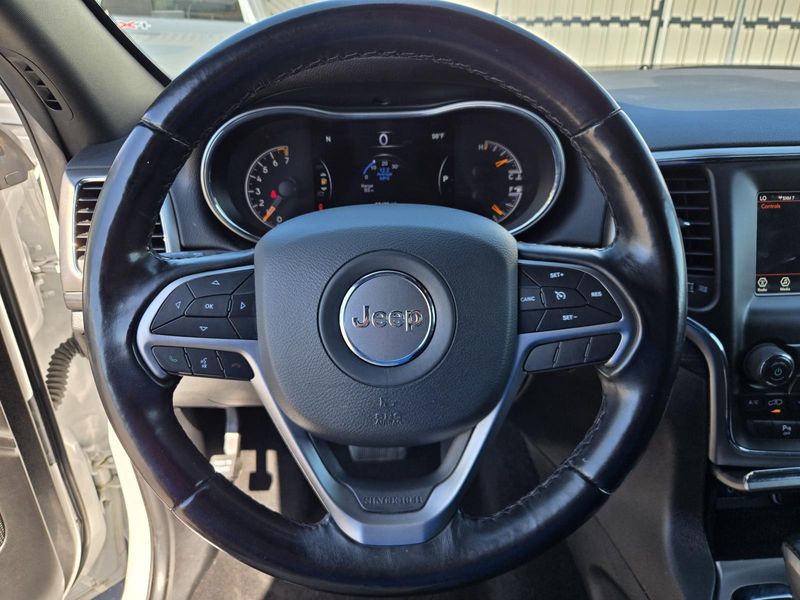 Used 2021 Jeep Grand Cherokee Laredo E 4x2
